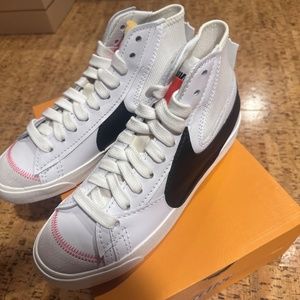Nike Blazer Mid 77 Jumbo Big Logo Men Unisex Size 9.5 Shoes DD3111-100